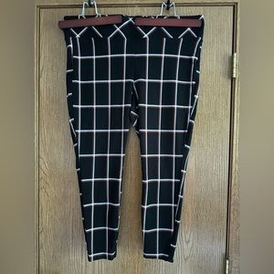 Torrid ponte pixie pant red checkerboard size 3
